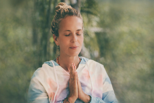 Cómo comenzar tu camino espiritual a través del yoga